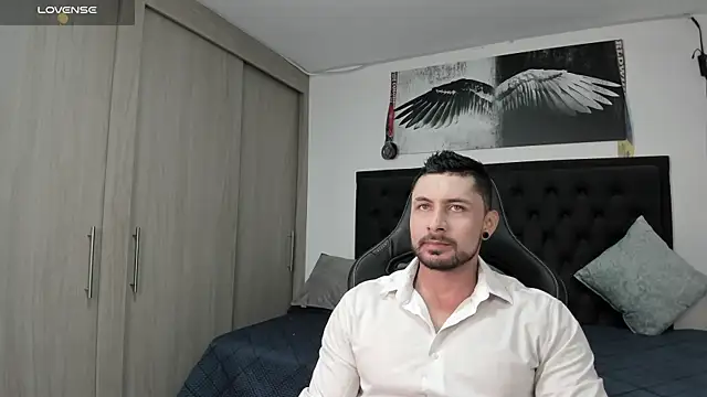 santi aesthetic online show from 09/26/25, 02:48