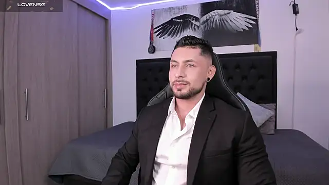 santi aesthetic online show from 10/08/25, 03:48