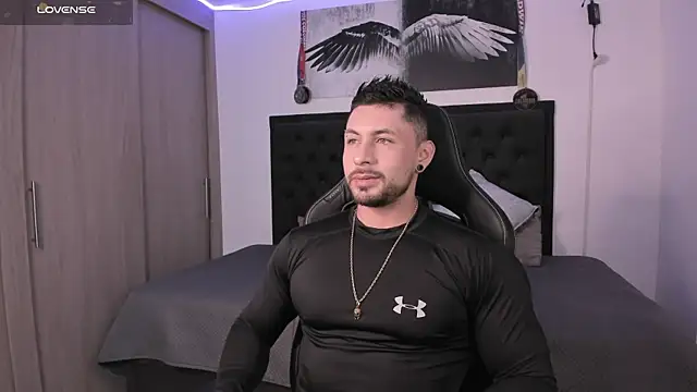 santi aesthetic online show from 10/24/25, 03:36