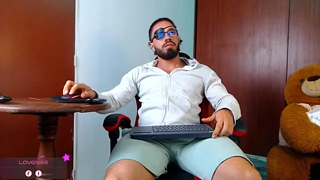 Snapshot of pirata_fitness chatting on 09/21/25, 09:55 pirata fitness online show from 09/21/25, 09:55