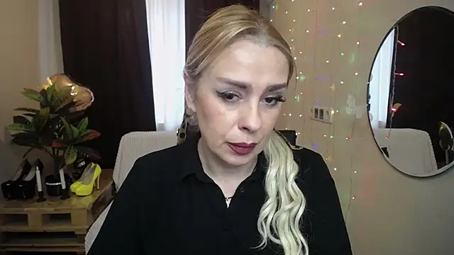 Snapshot of KatrinaCharm chatting on 03/22/25, 01:19 KatrinaCharm online show from 03/22/25, 01:19