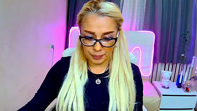 Snapshot of KatrinaCharm chatting on 09/11/25, 06:13 KatrinaCharm online show from 09/11/25, 06:13