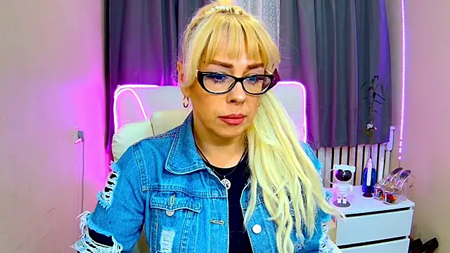 Snapshot of KatrinaCharm chatting on 09/15/25, 06:02 KatrinaCharm online show from 09/15/25, 06:02