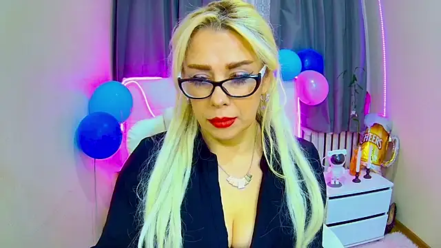 Snapshot of KatrinaCharm chatting on 09/22/25, 06:15 KatrinaCharm online show from 09/22/25, 06:15