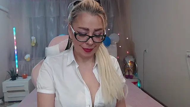 Snapshot of KatrinaCharm chatting on 10/08/25, 06:22 KatrinaCharm online show from 10/08/25, 06:22