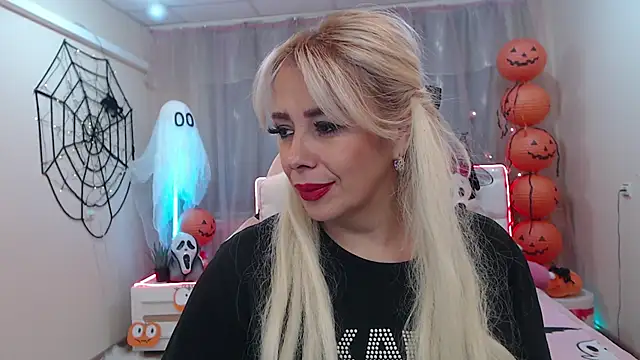 Snapshot of KatrinaCharm chatting on 10/13/25, 12:16 KatrinaCharm online show from 10/13/25, 12:16