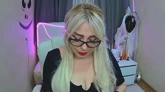 Snapshot of KatrinaCharm chatting on 10/15/25, 06:57 KatrinaCharm online show from 10/15/25, 06:57