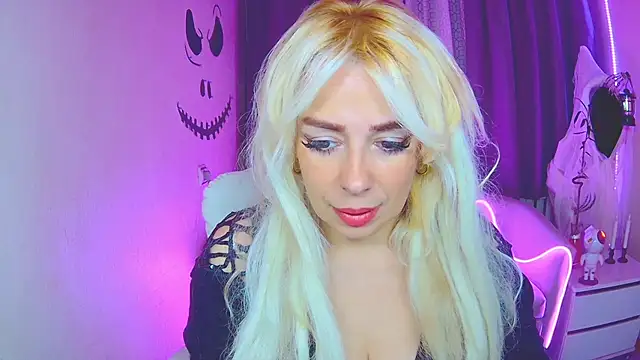 Snapshot of KatrinaCharm chatting on 11/01/25, 07:10 KatrinaCharm online show from 11/01/25, 07:10