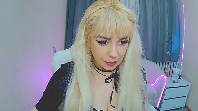 Snapshot of KatrinaCharm chatting on 11/07/25, 07:30 KatrinaCharm online show from 11/07/25, 07:30