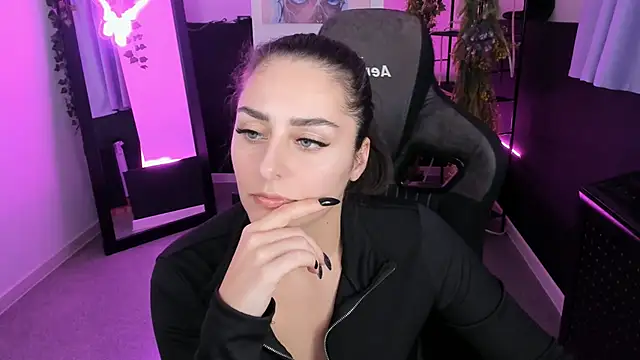 ValeriiMills online show from 11/08/25, 04:40