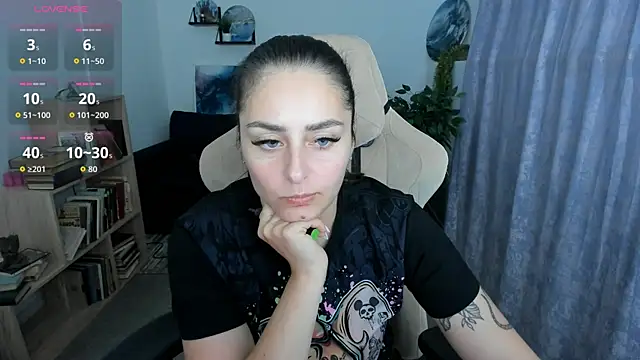 Snapshot of ValeriiMills chatting on 05/25/26, 01:39 ValeriiMills online show from 05/25/26, 01:39
