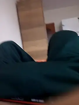 Snapshot of leona633 chatting on 03/22/26, 03:37 leona633 online show from 03/22/26, 03:37