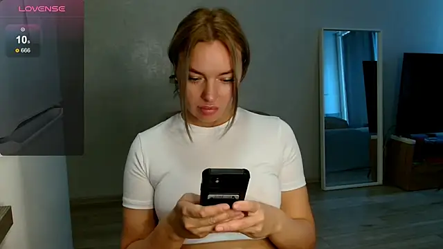 Snapshot of Eva___forever chatting on 10/07/25, 01:25 Eva   forever online show from 10/07/25, 01:25