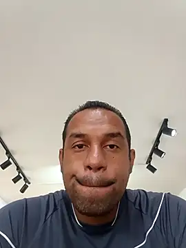 elnegro707070 online show from 10/23/25, 11:09