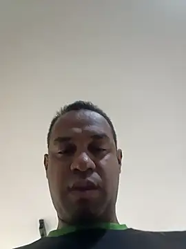 elnegro707070 online show from 11/21/25, 10:47