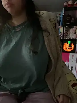 Snapshot of w3tkittty chatting on 11/18/25, 03:27 w3tkittty online show from 11/18/25, 03:27