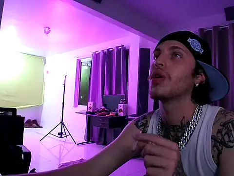 bigrosa21cm online show from 10/31/25, 11:39