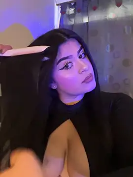 Snapshot of Kariina__69 chatting on 06/06/26, 01:05 Kariina 69 online show from 06/06/26, 01:05