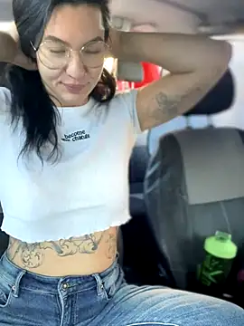 Snapshot of MeekyRich chatting on 10/20/25, 04:57 MeekyRich online show from 10/20/25, 04:57