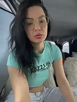 Snapshot of MeekyRich chatting on 12/15/25, 03:22 MeekyRich online show from 12/15/25, 03:22