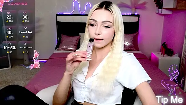 LinaLirian online show from 09/12/25, 02:17