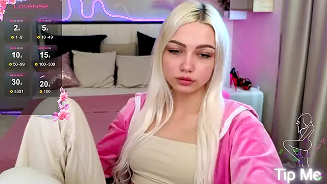 LinaLirian online show from 10/15/25, 07:08