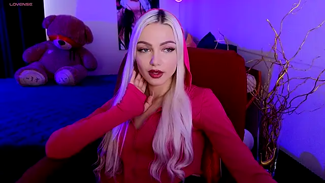 LinaLirian online show from 10/22/25, 12:27