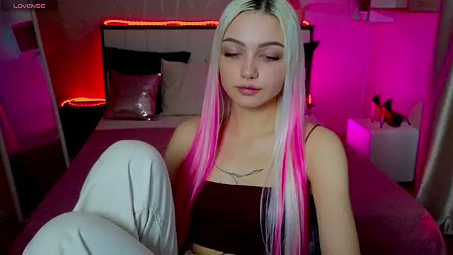 LinaLirian online show from 11/08/25, 01:33