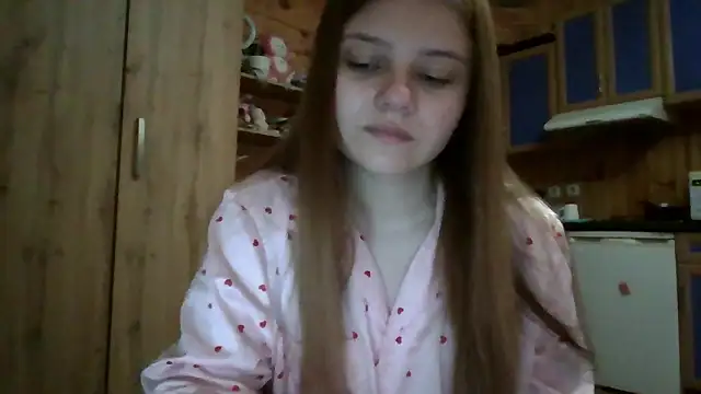 Snapshot of Little_shygirl chatting on 10/22/25, 12:44 Little shygirl online show from 10/22/25, 12:44