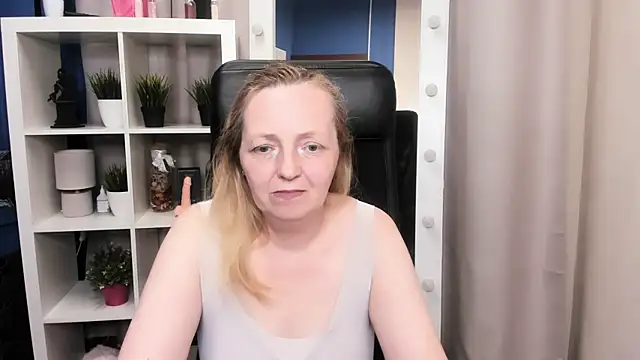 Snapshot of Karen_Villis chatting on 07/02/26, 12:22 Karen Villis online show from 07/02/26, 12:22