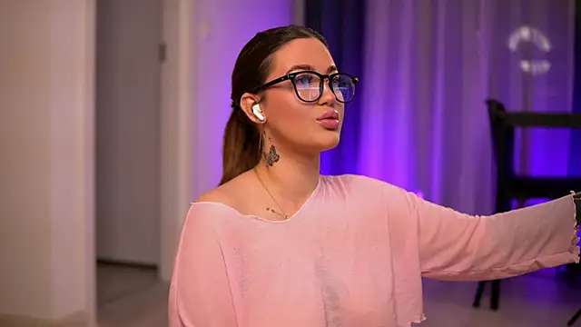 AryaDeluna online show from 11/26/25, 07:26