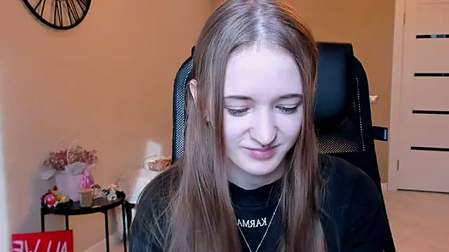 KateKayer online show from 11/04/25, 10:58
