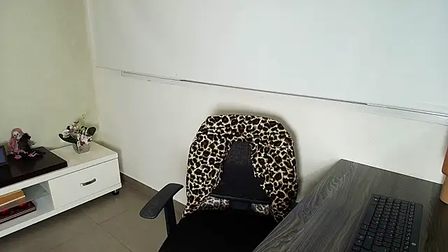  Victoria Collins online show from 10/28/25, 11:03