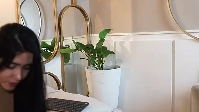 Susan wall online show from 09/19/25, 01:12