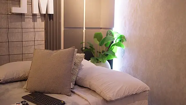 Susan wall online show from 04/15/26, 01:51