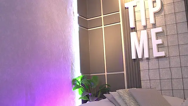 Susan wall online show from 04/23/26, 01:24