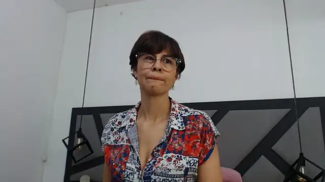Snapshot of amanda_ramirez chatting on 06/30/26, 06:42 amanda ramirez online show from 06/30/26, 06:42
