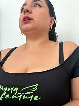 Snapshot of bluum chatting on 01/15/26, 02:32 bluum online show from 01/15/26, 02:32