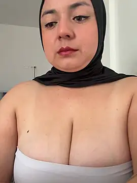 Snapshot of bluum chatting on 02/24/26, 03:54 bluum online show from 02/24/26, 03:54