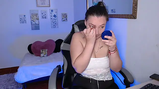 Snapshot of mariaana__222 chatting on 02/06/26, 06:51 mariaana 222 online show from 02/06/26, 06:51