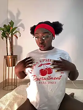 alissradiante1 online show from 10/18/25, 02:36