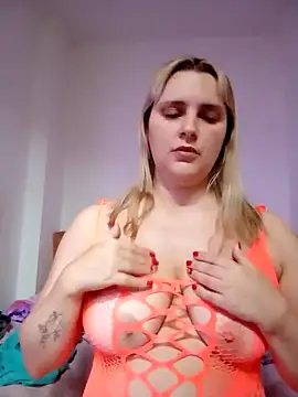 Snapshot of JessicaItalia chatting on 10/20/25, 12:05 JessicaItalia online show from 10/20/25, 12:05
