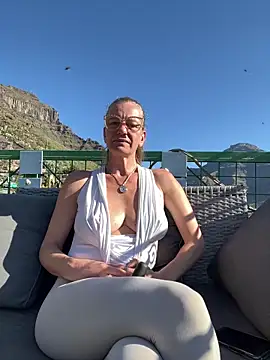 LucyLingerie78 online show from 04/24/26, 08:39