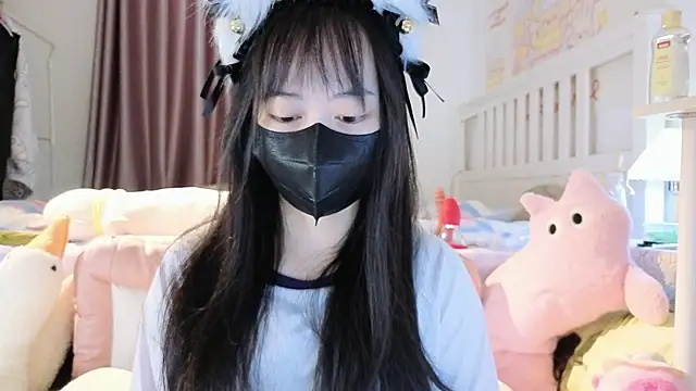 love-uiui online show from 10/12/25, 02:38