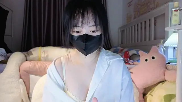 love-uiui online show from 10/13/25, 04:29