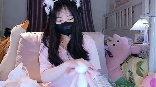 love-uiui online show from 10/27/25, 04:44