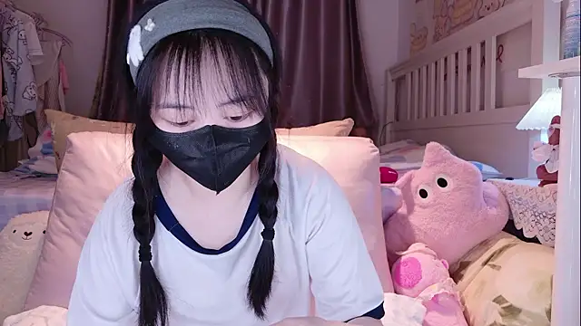 love-uiui online show from 11/23/25, 04:18