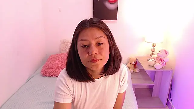 Snapshot of renataj chatting on 11/13/25, 06:51 renataj online show from 11/13/25, 06:51