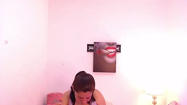 Snapshot of renataj chatting on 11/15/25, 09:39 renataj online show from 11/15/25, 09:39