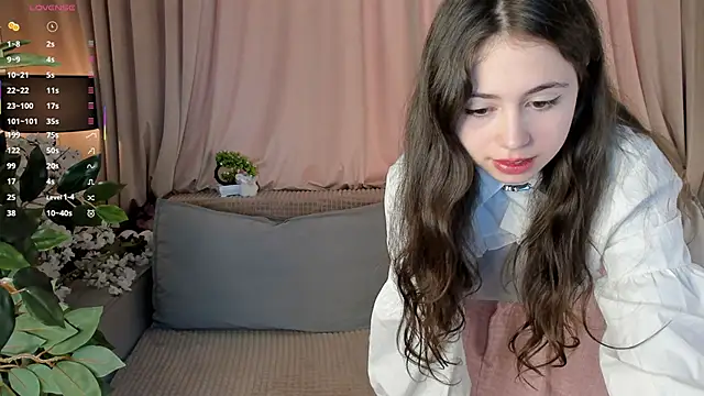 Snapshot of JulianaChapel chatting on 11/02/25, 08:17 JulianaChapel online show from 11/02/25, 08:17